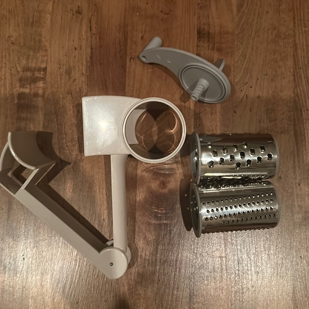 Pampered Chef rotating cheese grater